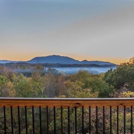 Luxury 12-Bedroom Cabin With Indoor Pool, Hot Tub & Movie Theater, Sleeps 36 Sevierville Ngoại thất bức ảnh