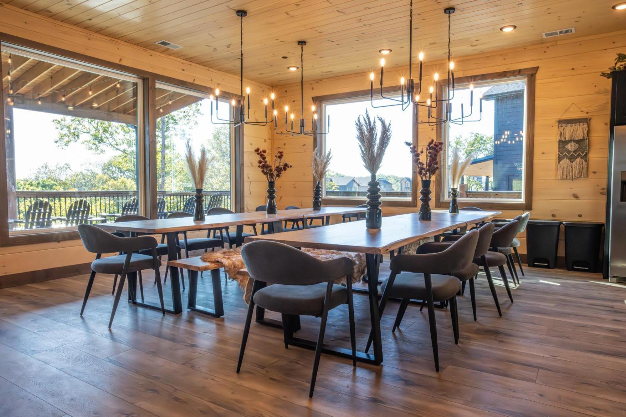 Luxury 12-Bedroom Cabin With Indoor Pool, Hot Tub & Movie Theater, Sleeps 36 Sevierville Ngoại thất bức ảnh