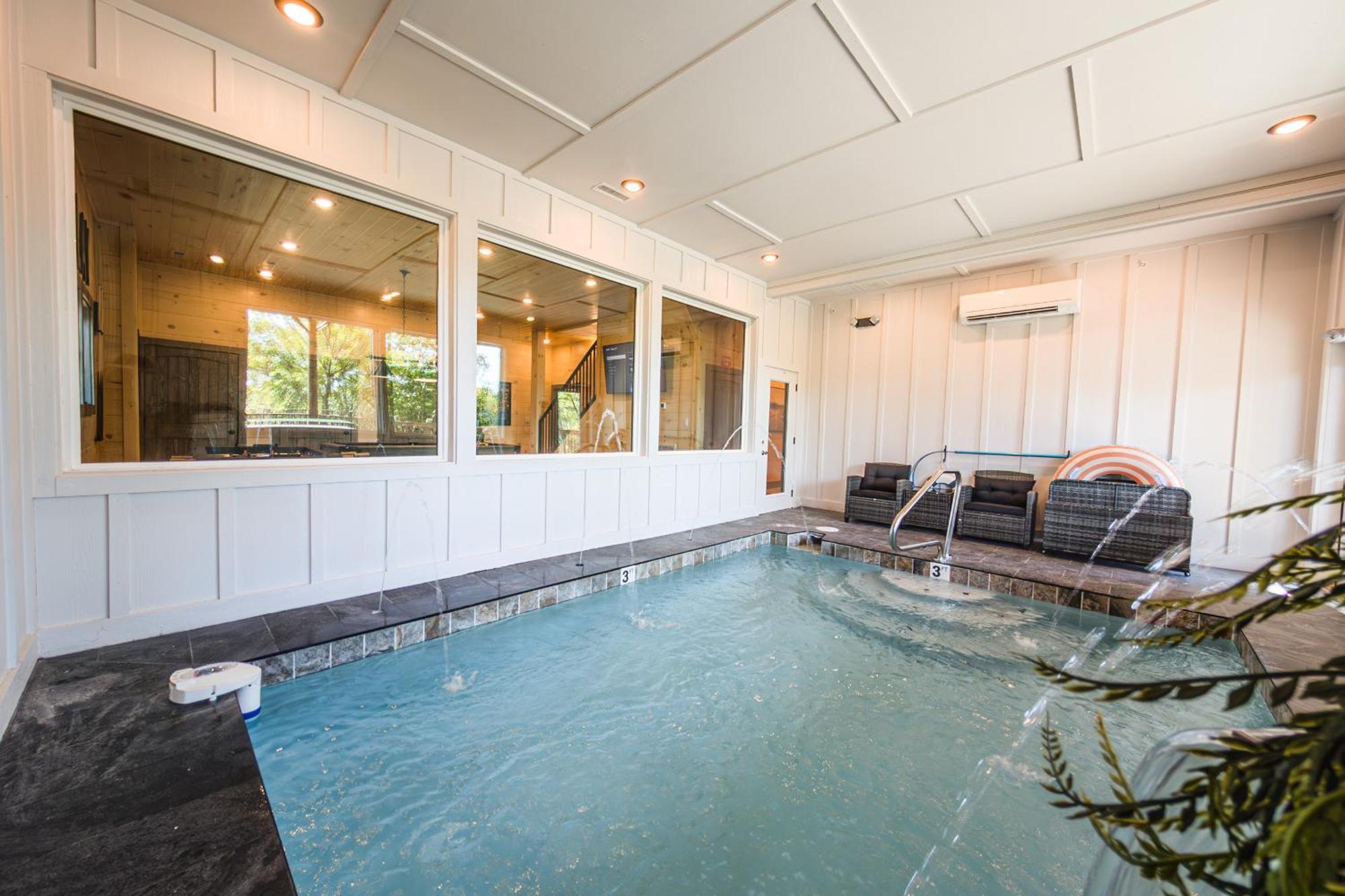 Luxury 12-Bedroom Cabin With Indoor Pool, Hot Tub & Movie Theater, Sleeps 36 Sevierville Ngoại thất bức ảnh