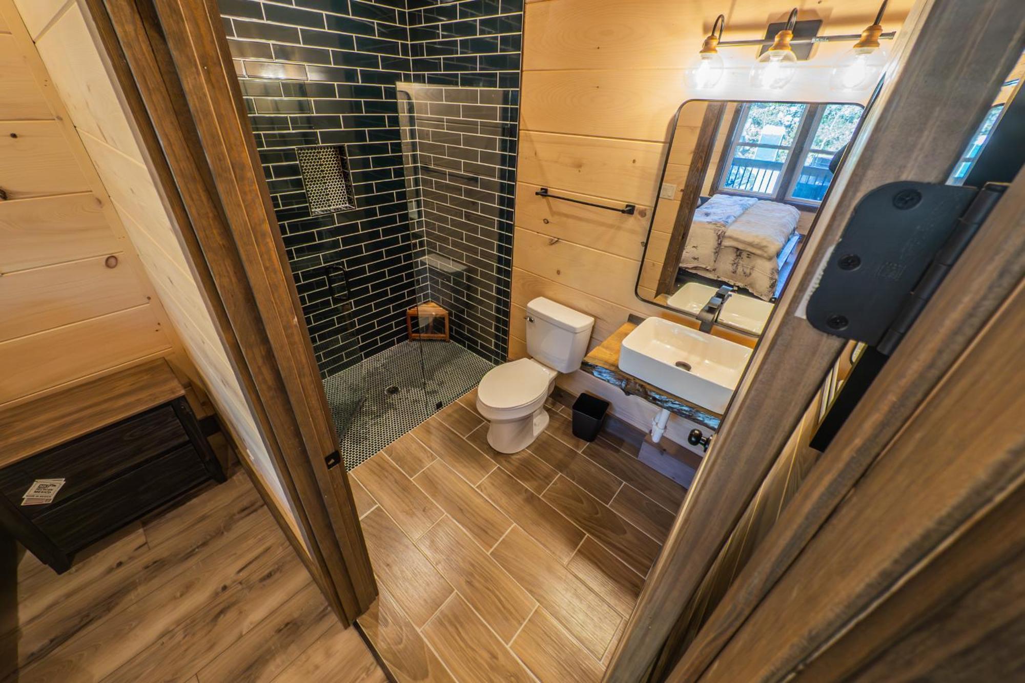 Luxury 12-Bedroom Cabin With Indoor Pool, Hot Tub & Movie Theater, Sleeps 36 Sevierville Ngoại thất bức ảnh