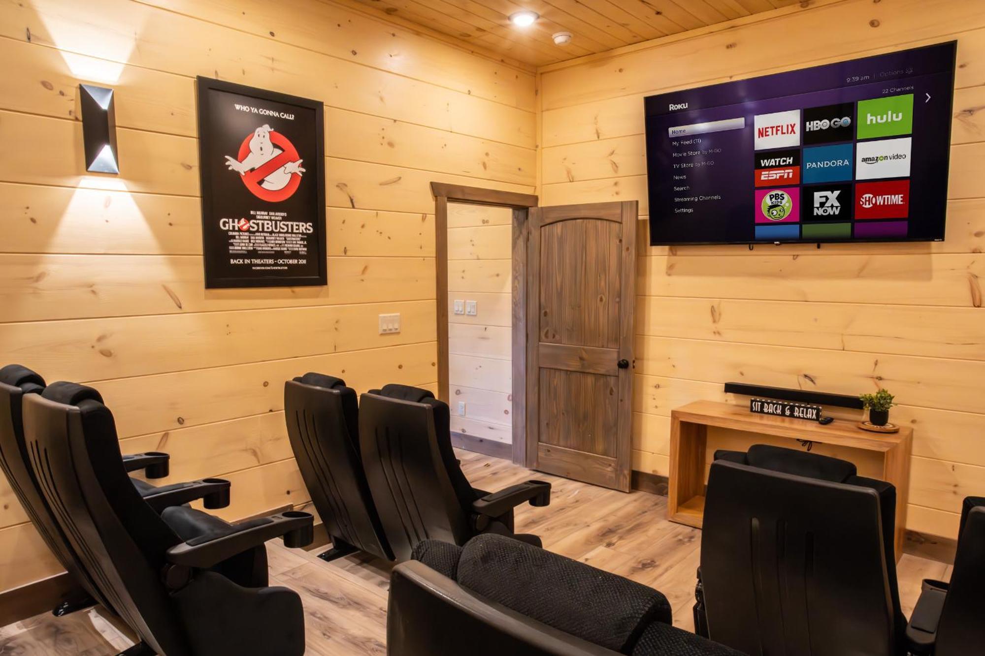 Luxury 12-Bedroom Cabin With Indoor Pool, Hot Tub & Movie Theater, Sleeps 36 Sevierville Ngoại thất bức ảnh
