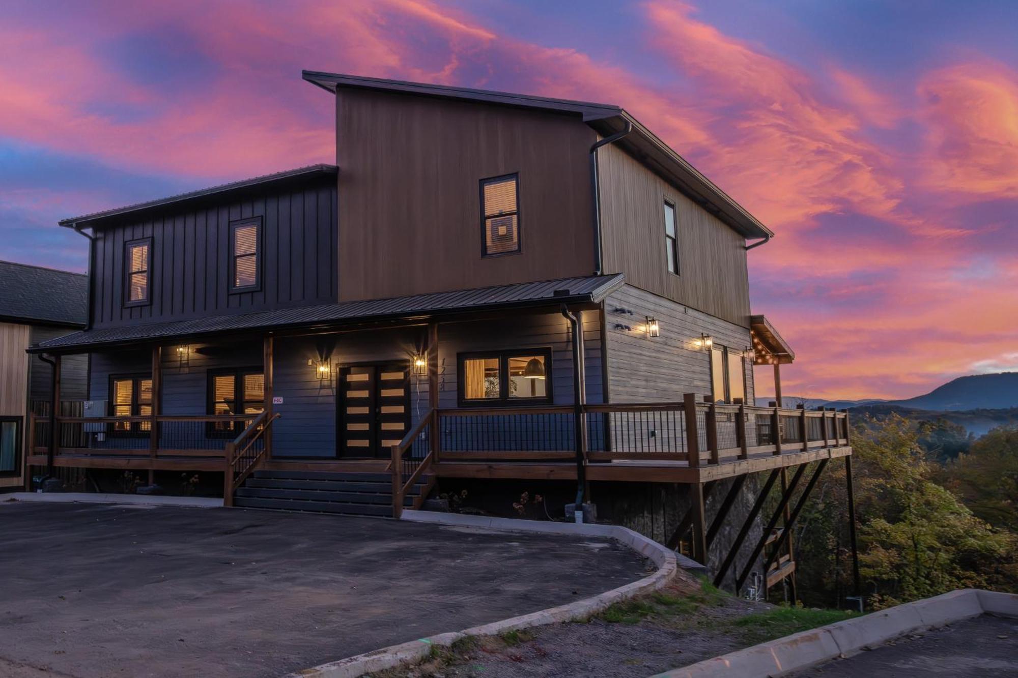 Luxury 12-Bedroom Cabin With Indoor Pool, Hot Tub & Movie Theater, Sleeps 36 Sevierville Ngoại thất bức ảnh