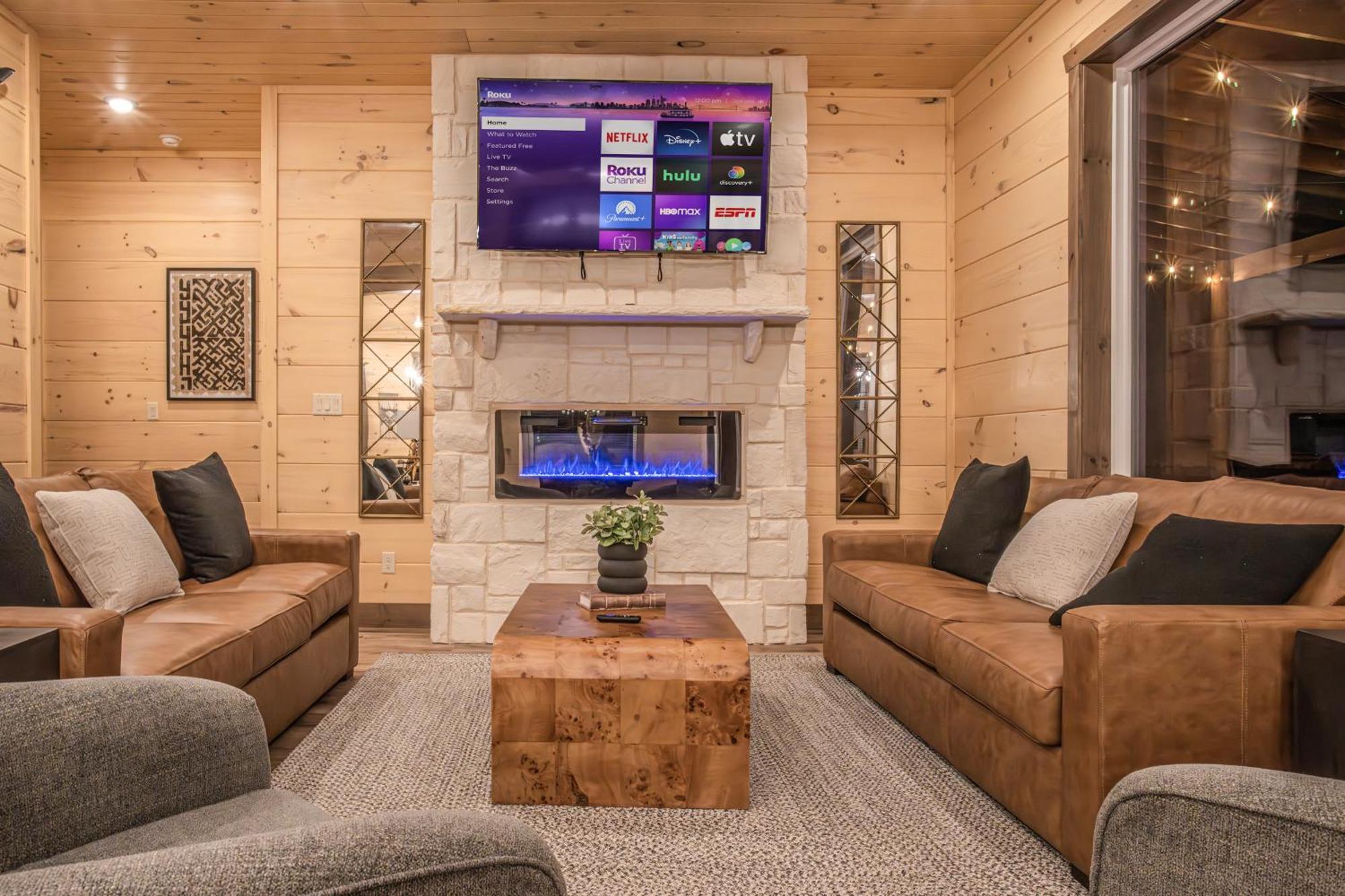 Luxury 12-Bedroom Cabin With Indoor Pool, Hot Tub & Movie Theater, Sleeps 36 Sevierville Ngoại thất bức ảnh